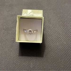 Stunning Silver Ring with Clear Gemstone